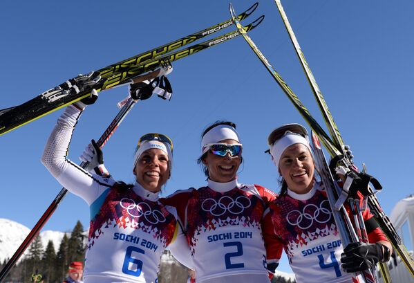Слева направо: Шарлотт Калле (Швеция), Марит Бьерген (Норвегия), Венг Хейди (Норвегия) после финиша скиатлона в соревнованиях по лыжным гонкам среди женщин на XXII зимних Олимпийских играх в Сочи.