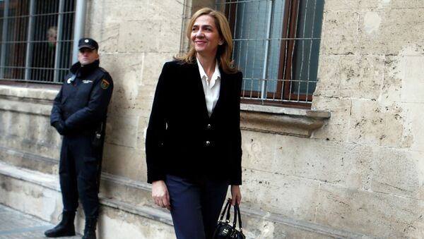 Дочь короля Испании Кристина у здания суда, где она дала показания по делу о коррупции. Фото с места события