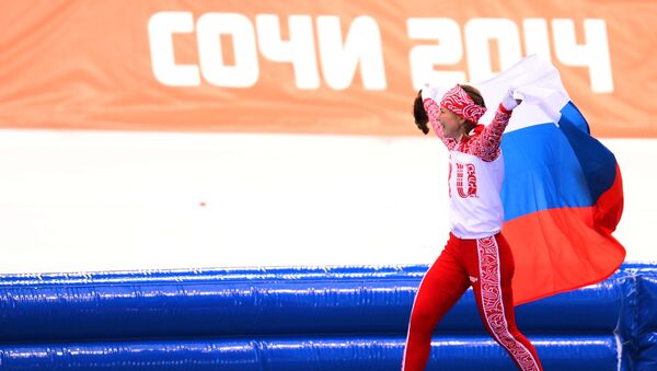 Ольга Граф (Россия), занявшая третье место на дистанции в забеге на 3000 метров в соревнованиях по конькобежному спорту