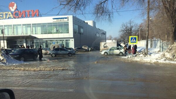 Главная магистраль Самары залита водой из-за коммунальной аварии