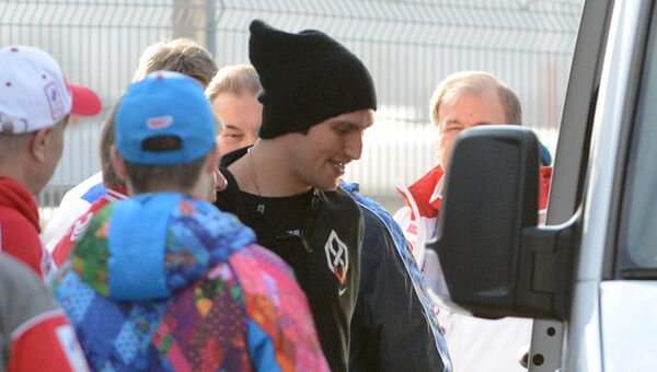 Александр Овечкин во время прилета в аэропорту Адлера