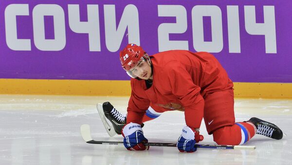 Вячеслав Войнов во время тренировки сборной России по хоккею. Архивное фото