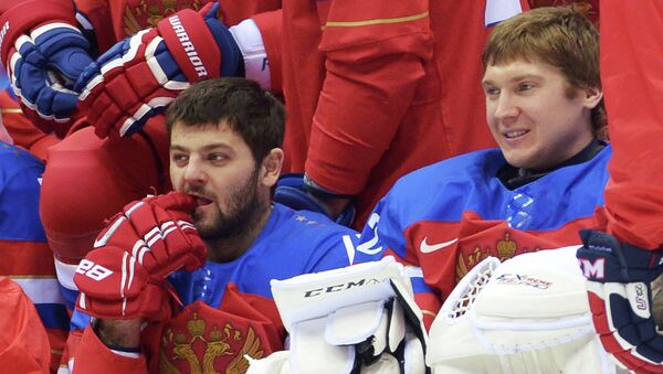 Александр Радулов и Сергей Бобровский во время тренировки сборной России по хоккею