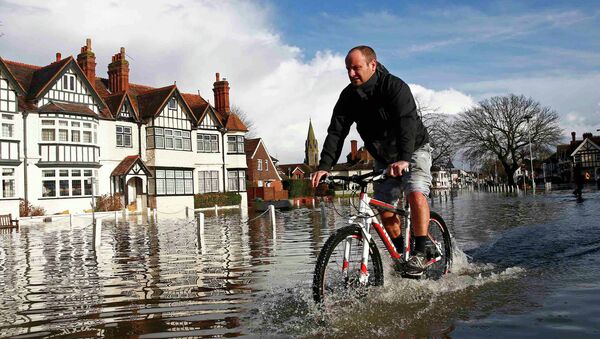 Подтопление из-за высокого уровня воды в Темзе в Великобритании