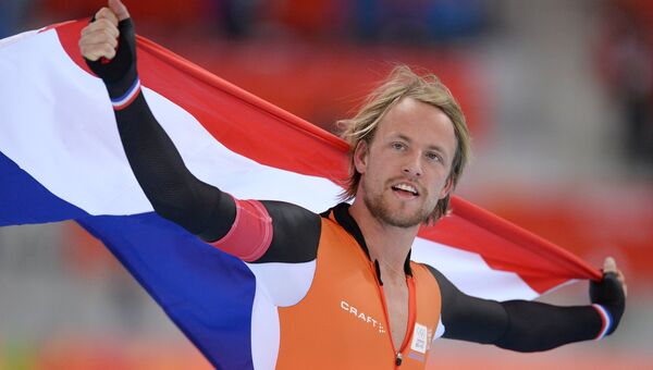 Михель Мюлдер (Нидерланды) на дистанции во втором в забеге на 500 метров в соревнованиях по конькобежному спорту