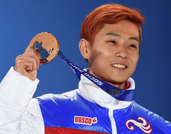 Виктор Ан (Россия), завоевавший бронзовую медаль в забеге на 1500 метров в соревнованиях по шорт-треку