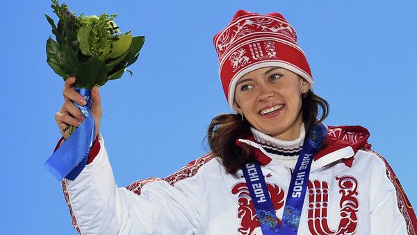 Ольга Вилухина (Россия), завоевавшая серебряную медаль в спринтерской гонке на соревнованиях по биатлону