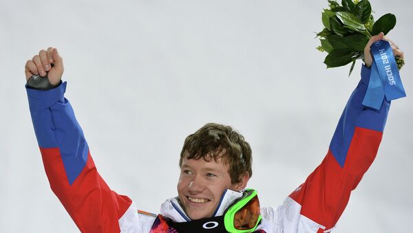Александр Смышляев (Россия), завоевавший бронзовую медаль в могуле на Олимпиаде в Сочи