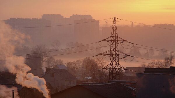 Линия электропередач в Новосибирске. Архивное фото