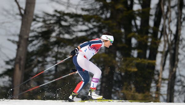 Майкен Касперсен Фалла (Норвегия) на дистанции четвертьфинального забега индивидуального спринта в соревнованиях по лыжным гонкам среди женщин