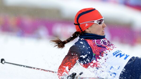 Анастасия Доценко (Россия) на финише квалификационного забега индивидуального спринта в соревнованиях по лыжным гонкам среди женщин