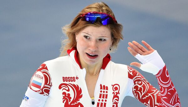 Ольга Фаткулина (Россия) после финиша второго забега на 500 метров в соревнованиях по конькобежному спорту