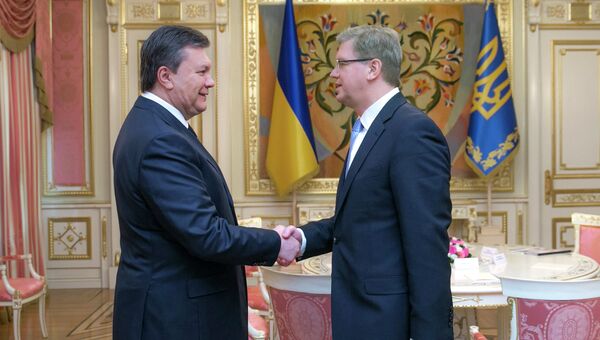 В.Янукович встретился с комиссаром ЕС Штефаном Фюле, архивное фото