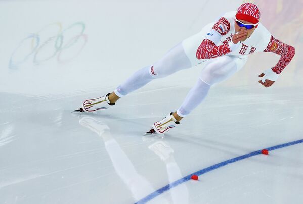 Денис Юсков (Россия) на дистанции в забеге на 1000 метров