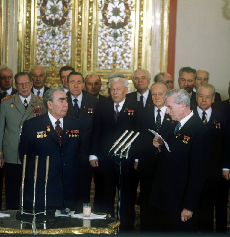 Депутат от блока «армения» андраник теванян. Черненко в 1985 году. Принудительное голосование. Кучма в молодости. Берлускони приколы.