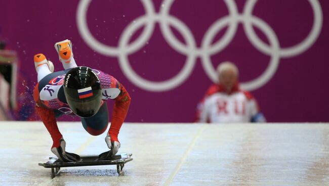 Мария Орлова (Россия) на трассе во втором заезде на соревнованиях по скелетону среди женщин. Фото с места событий