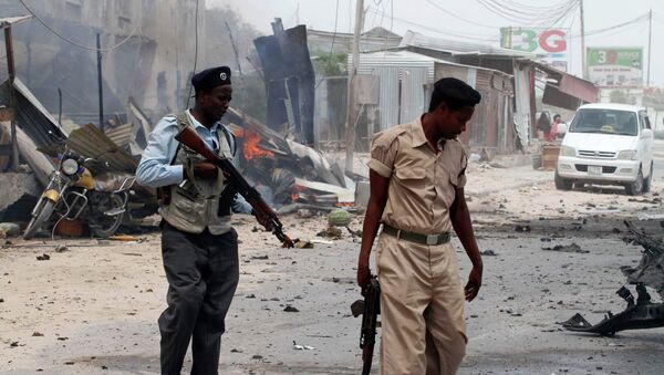 На месте взрыва у въезда в аэропорт столицы Сомали, фото с места событий