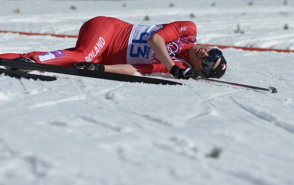 Юстина Ковальчик (Польша) на финише индивидуальной гонки в соревнованиях по лыжным гонкам