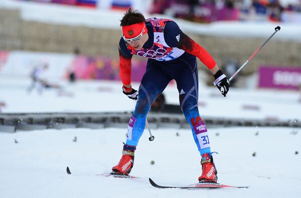 Александр Бессмертных (Россия) на финише индивидуальной гонки в соревнованиях по лыжным гонкам среди мужчин на XXII зимних Олимпийских играх в Сочи.