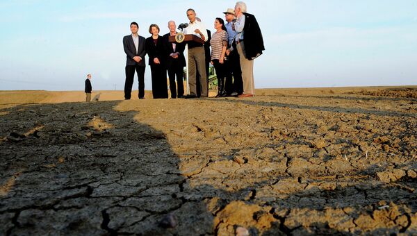 Барак Обама побывал в Калифорнии, которая страдает от засухи. Фото с места события