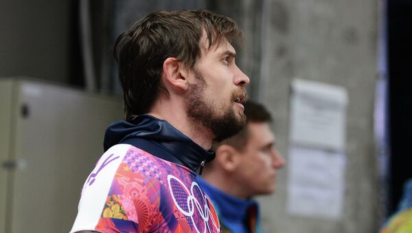 Александр Третьяков (Россия) на финише в третьем заезде на соревнованиях по скелетону среди мужчин