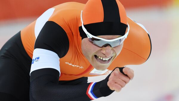 Кун Вервей (Нидерланды) на дистанции в забеге на 1500 метров в соревнованиях по конькобежному спорту среди мужчин