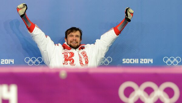 Александр Третьяков (Россия), завоевавший золотую медаль в соревнованиях по скелетону среди мужчин
