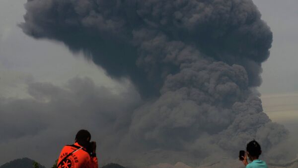 Извержение вулкана Келуд в Индонезии