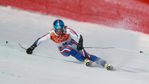 Александр Глебов (Россия) на трассе слалома-супергиганта на соревнованиях по горнолыжному спорту среди мужчин на XXII зимних Олимпийских играх в Сочи
