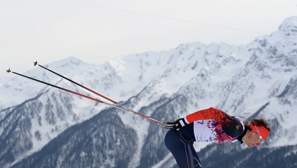 Максим Вылегжанин (Россия) на дистанции скиатлона в соревнованиях по лыжным гонкам среди мужчин на XXII зимних Олимпийских играх в Сочи