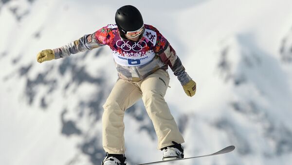 Жаклин Эрнандес (США) в квалификации сноуборд-кросса на XXII зимних Олимпийских играх в Сочи