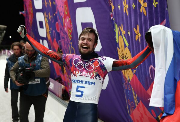 Александр Третьяков (Россия) на финише в финальном заезде на соревнованиях по скелетону