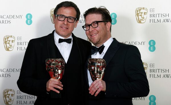 Сценаристы Дэвид О. Рассел и Эрик Уоррен Сингер на церемонии вручения премии BAFTA