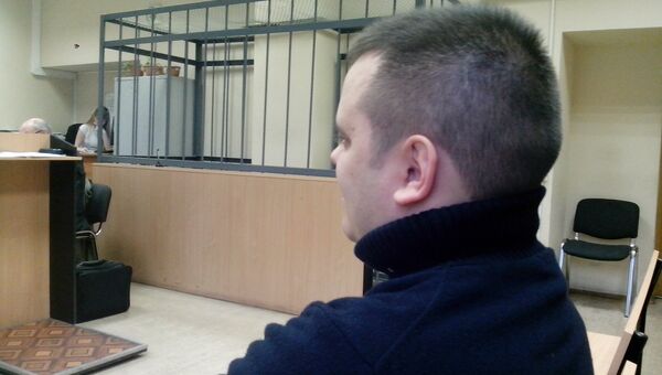 Владислав Кондратьев в зале суда по делу выпускниц в Петербурге. Фото с места события
