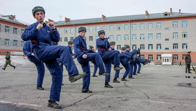 Спортивная подготовка личного состава подразделения бригады. Архивное фото