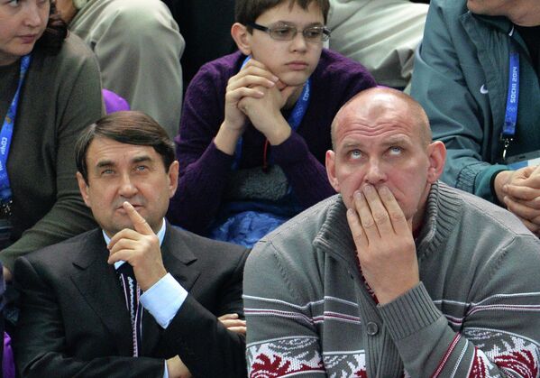 Помощник президента РФ Игорь Левитин (слева) и трехкратный олимпийский чемпион по греко-римской борьбе Александр Карелин