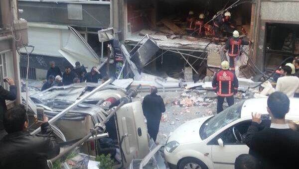 На месте взрыва в центральной части Стамбула 17 февраля 2014