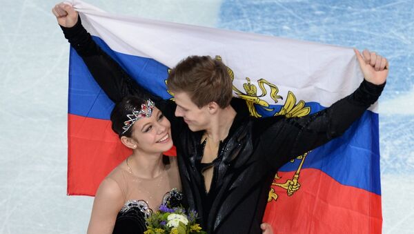 Елена Ильиных и Никита Кацалапов (Россия), завоевавшие бронзовые медали на соревнованиях по фигурному катанию в танцах на льду