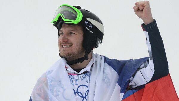 Николай Олюнин (Россия), завоевавший серебряную медаль. Сноуборд-кросс