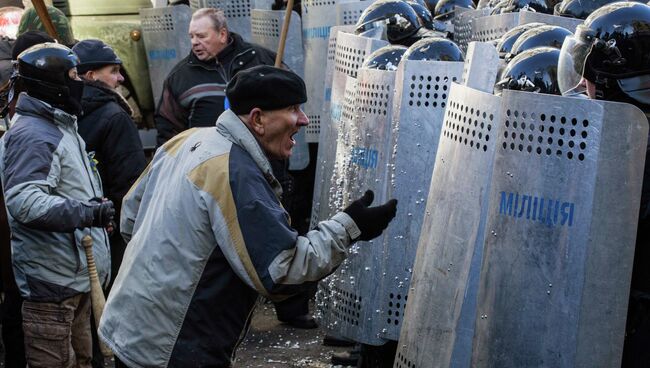 Беспорядки возле здания Верховной рады в Киеве