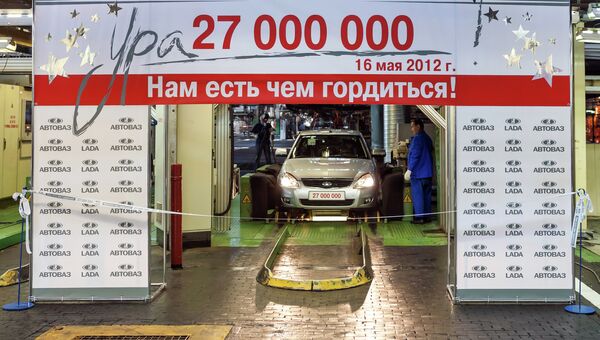 Выпуск юбилейного 27-миллионного автомобиля с конвейера АВТОВАЗа. Архивное фото