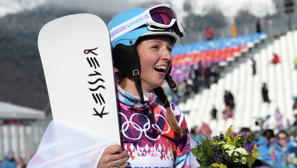 Российская сноубордистка Алена Заварзина, завоевавшая бронзовую медаль в параллельном гигантском слаломе среди женщин