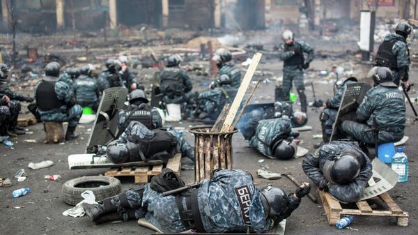 Сотрудники правоохранительных органов на площади Независимости в Киеве