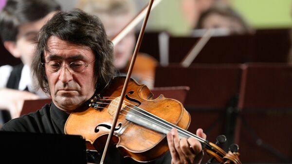 Музыкант Юрий Башмет выступает на гала-концерте закрытия VII Зимнего международного фестиваля искусств в Сочи