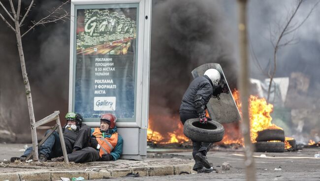 Столкновения на улице Институской в Киеве. Архивное фото