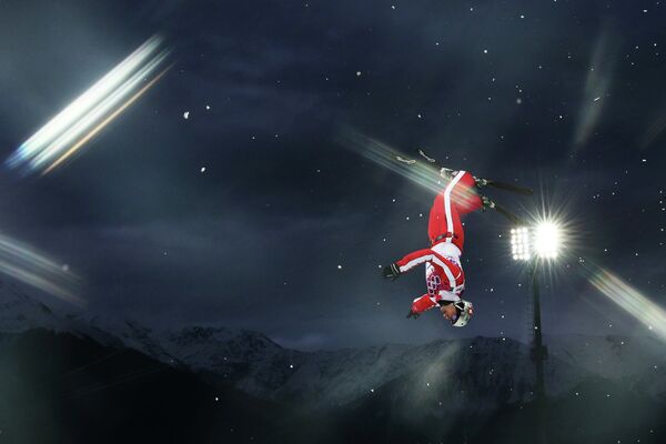 Томас Ламберт (Швейцария) в квалификации лыжной акробатики на соревнованиях по фристайлу среди мужчин на XXII зимних Олимпийских играх в Сочи