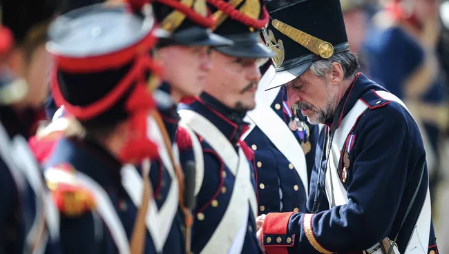 Подготовка к реконструкции Бородинского сражения. Архивное фото