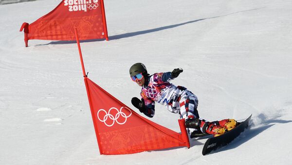 Вик Уайлд (Россия) в квалификации параллельного слалома на соревнованиях по сноуборду среди мужчин на XXII зимних Олимпийских играх в Сочи.
