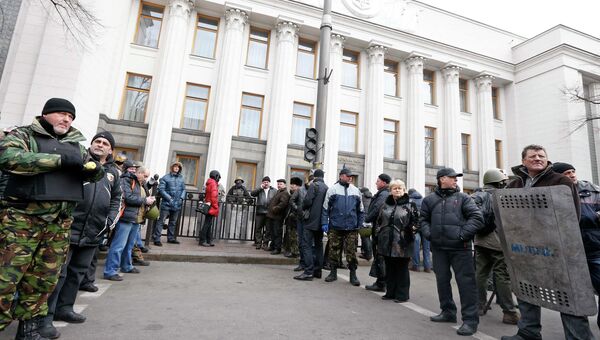У здания Верховной Рады Украины в Киеве. 22 февраля 2014