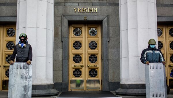 Вход в здание Верховной Рады Украины в Киеве, архивное фото